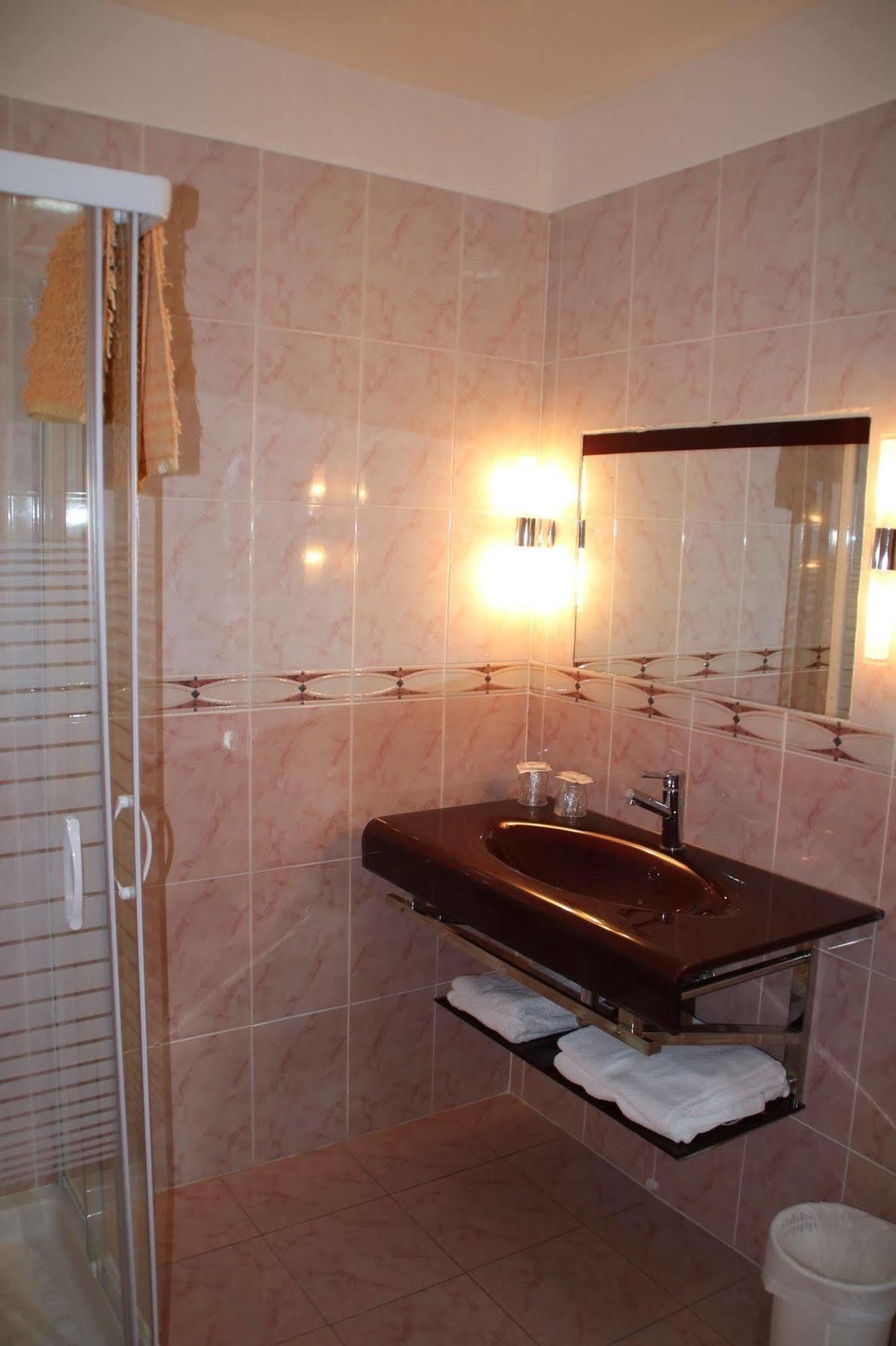 Hotel Lutetia Lourdes Exterior foto