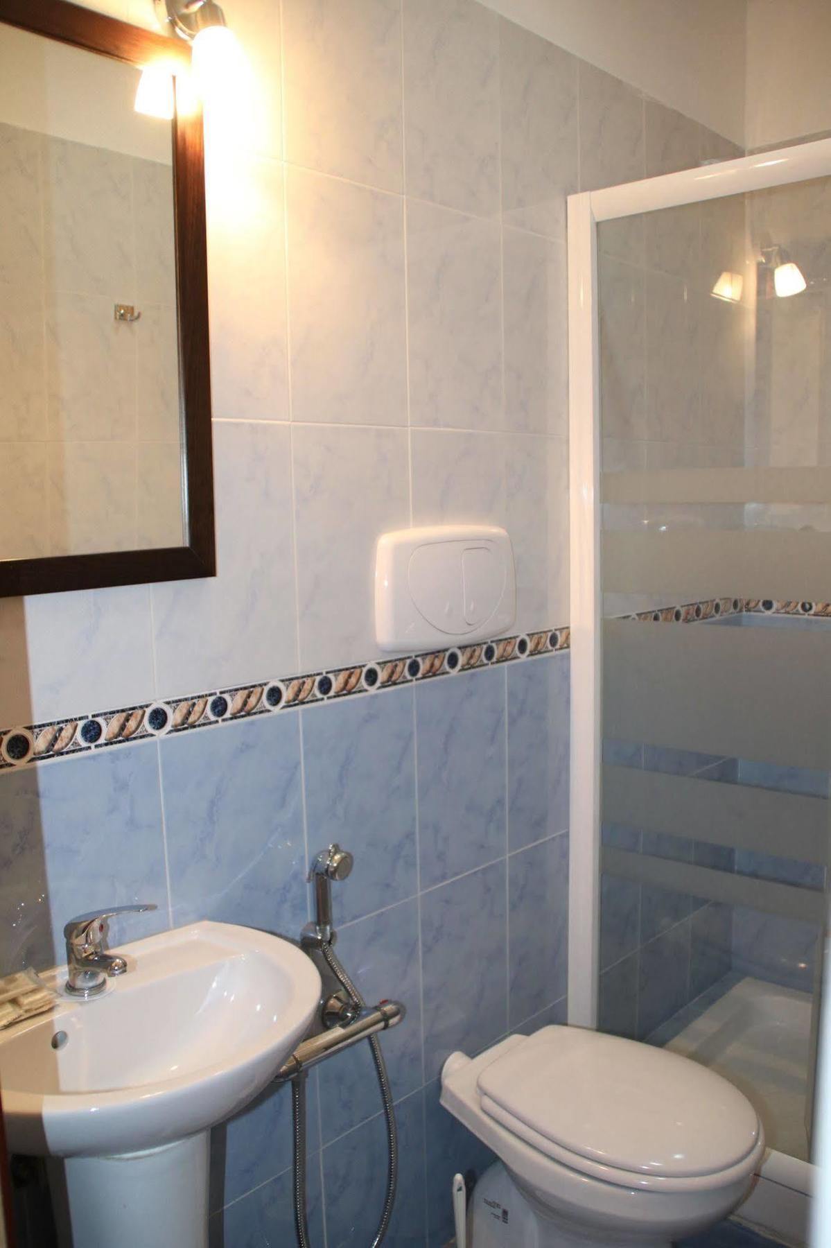 Hotel Lutetia Lourdes Exterior foto
