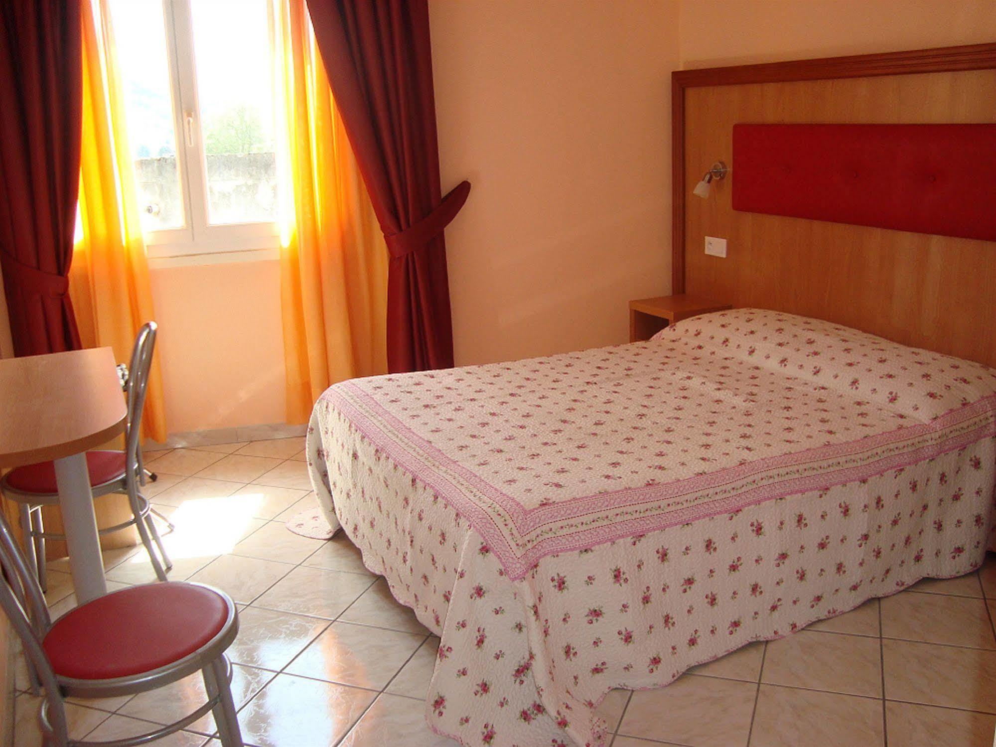 Hotel Lutetia Lourdes Exterior foto